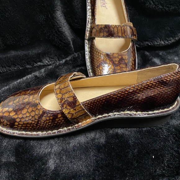 Alegria by PG lite brown python sz 40 - Picture 2 of 5